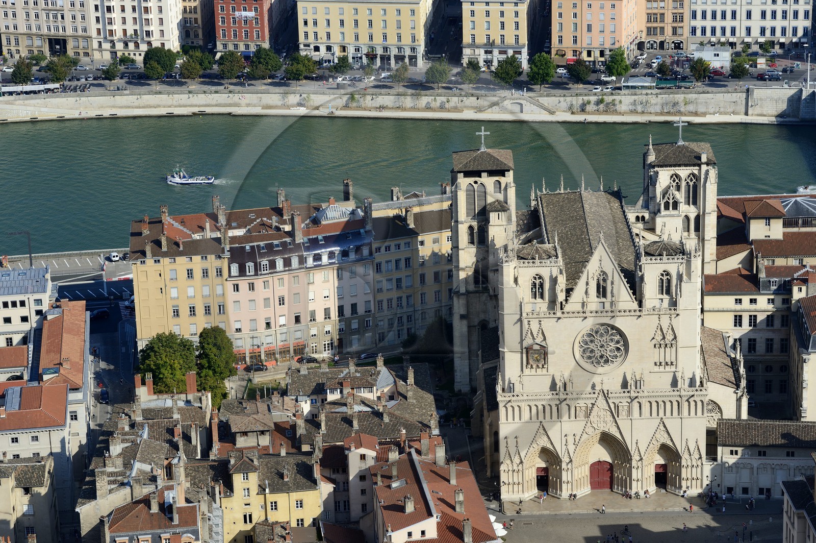 France, Rhône (69), Lyon, site historique classé Patrimoine Mondial de l'UNESCO, Vieux Lyon, la cathédrale (primatiale) Saint Jean en bordure de Saône