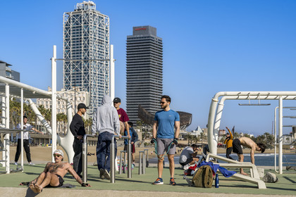 Spain, Catalonia, Barcelona, La Barceloneta, outdoor fitness facility by the sea