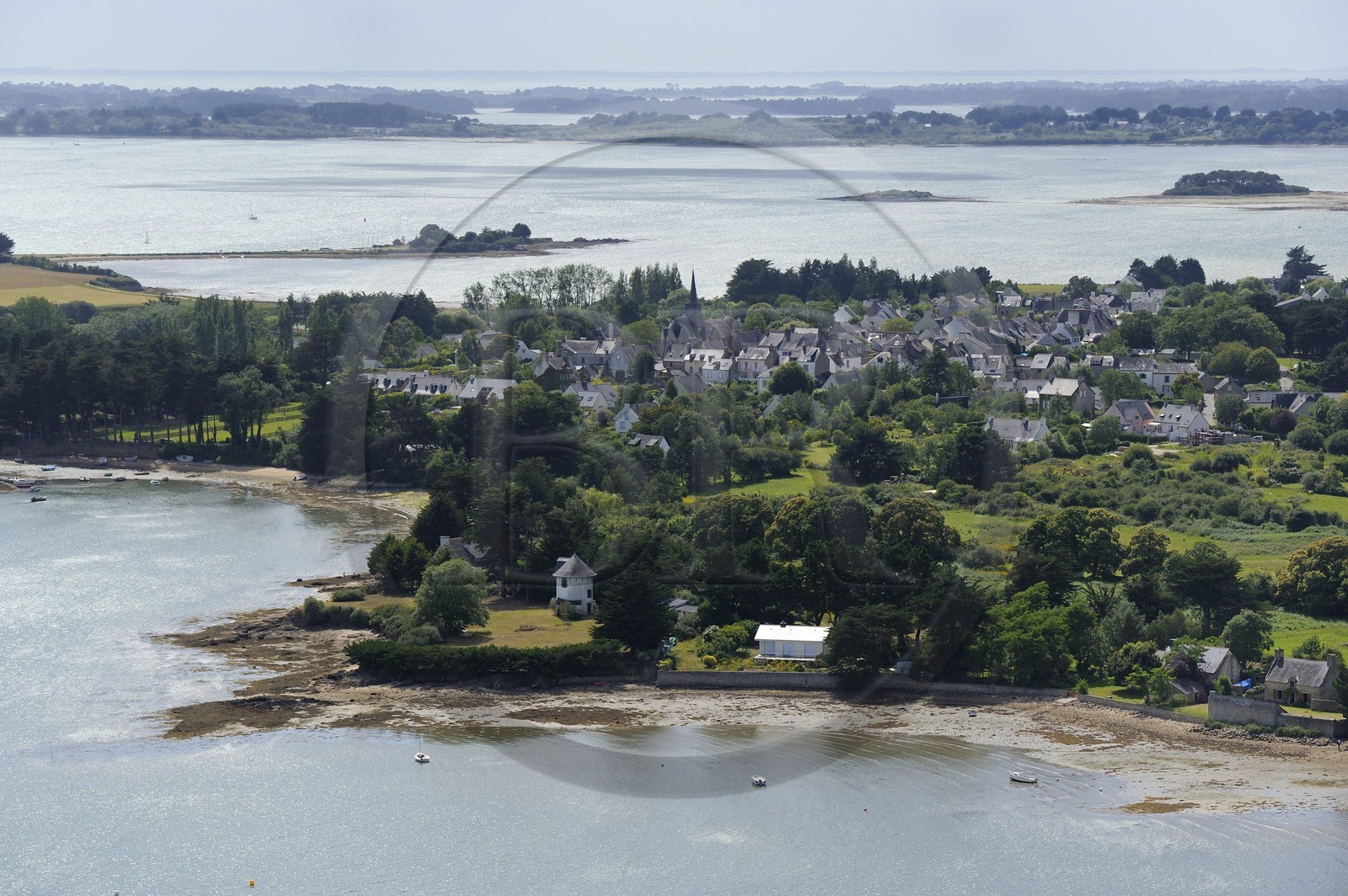 France, Morbihan (56), Golfe du Morbihan, Ile d'Artz, Le Bourg (vue aérienne)