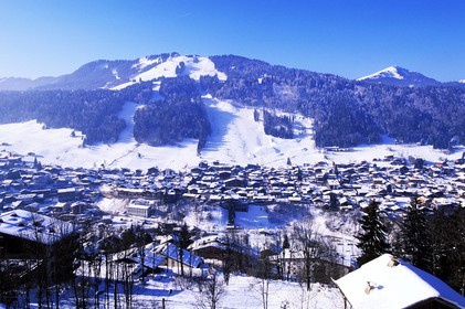 France, Haute-Savoie (74), domaine des portes du soleil, village de Morzine