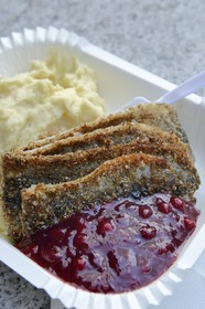 Suède, Västra Götaland, Göteborg (Gothenburg), vente à emporter de hareng purée