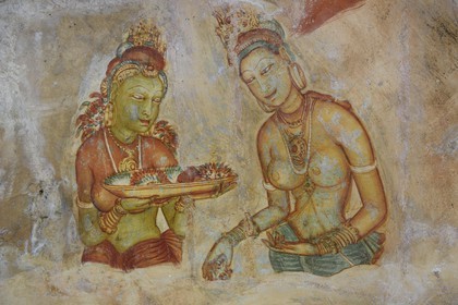 Sri Lanka, province centrale, district de Matale, Sigiriya, ville ancienne de Sigiriya classée patrimoine mondial de l'UNESCO, fresques peintes appelées Les Demoiselles de Sigiriya abritées dans une grotte du Rocher du Lion