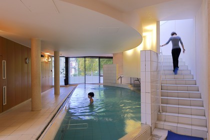 France, Vosges (88), Station thermale de Vittel, piscine du Vittel Thermal Spa