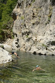 France, Ardèche (07), Parc Naturel Régional des Monts d'Ardèche, Thueyts, la haute-vallée de la rivière Ardèche