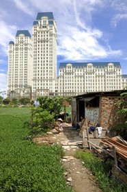 Vietnam, Hanoï, Cau Giay district, new luxury buildings The Manor in former rice fields