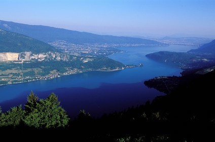 France, Haute-Savoie (74), le lac d'Annecy depuis le col de la Forclaz
