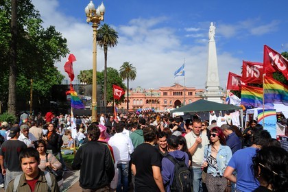 Argentine, Buenos Aires, Gay Pride sur la place de Mai (Plaza de Mayo), la Casa Rosada siège du pouvoir exécutif argentin en arrière plan