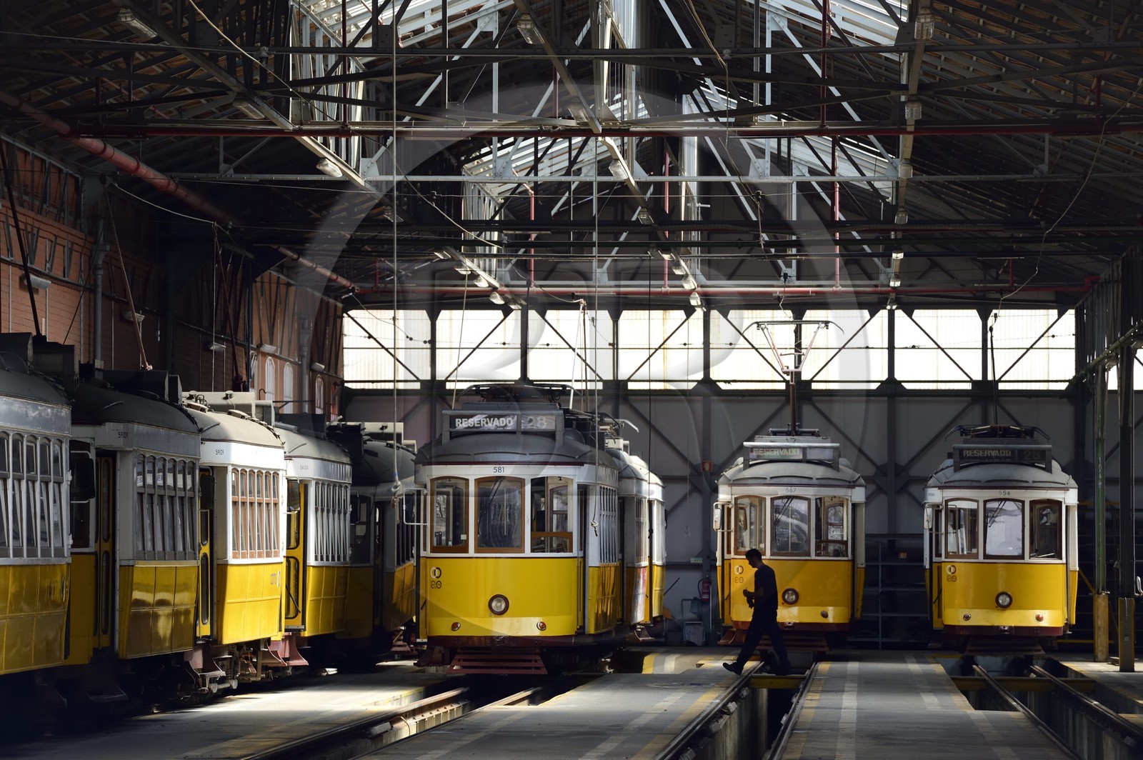 Portugal, Lisbonne, quartier de Alcantara, le Santo Amaro Depot qui abrite tous les tramways de Lisbonne