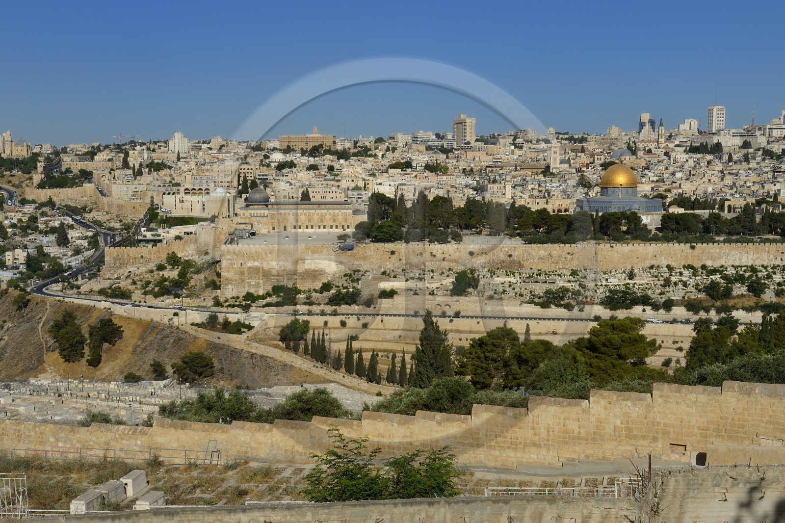 Israel, Jérusalem, ville sainte, vieille-ville classée Patrimoine Mondial de l'UNESCO, le Dôme du Rocher et la mosquée El Aqsa sur l'esplanade des Mosquées (Haram el-Sharif) vu depuis le Mont des Oliviers