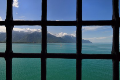 Suisse, Canton de Vaud, Veytaux, chateau Chillon, grille donnant sur le lac Léman