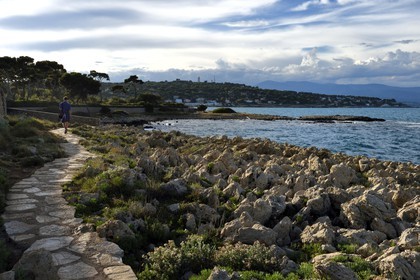 France, Alpes-Maritimes, Antibes, Cap d'Antibes, the path of Cape Coast at Cap Gros