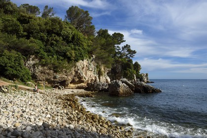 France, Alpes-Maritimes, Antibes, Cap d'Antibes, the path of Cape Coast at l'Anse de l'Argent Faux