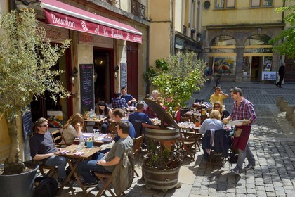 France, Rhône (69), Lyon, site historique classé Patrimoine Mondial de l'UNESCO, quartier de Saint-Paul dans le Vieux Lyon, place du Gouvernement et ses bouchons lyonnais