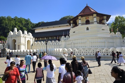 Sri Lanka, province du centre, Kandy, ville sacrée classée patrimoine mondial de l'UNESCO, Temple de la Dent de Bouddha (Sri Dalada Maligawa)