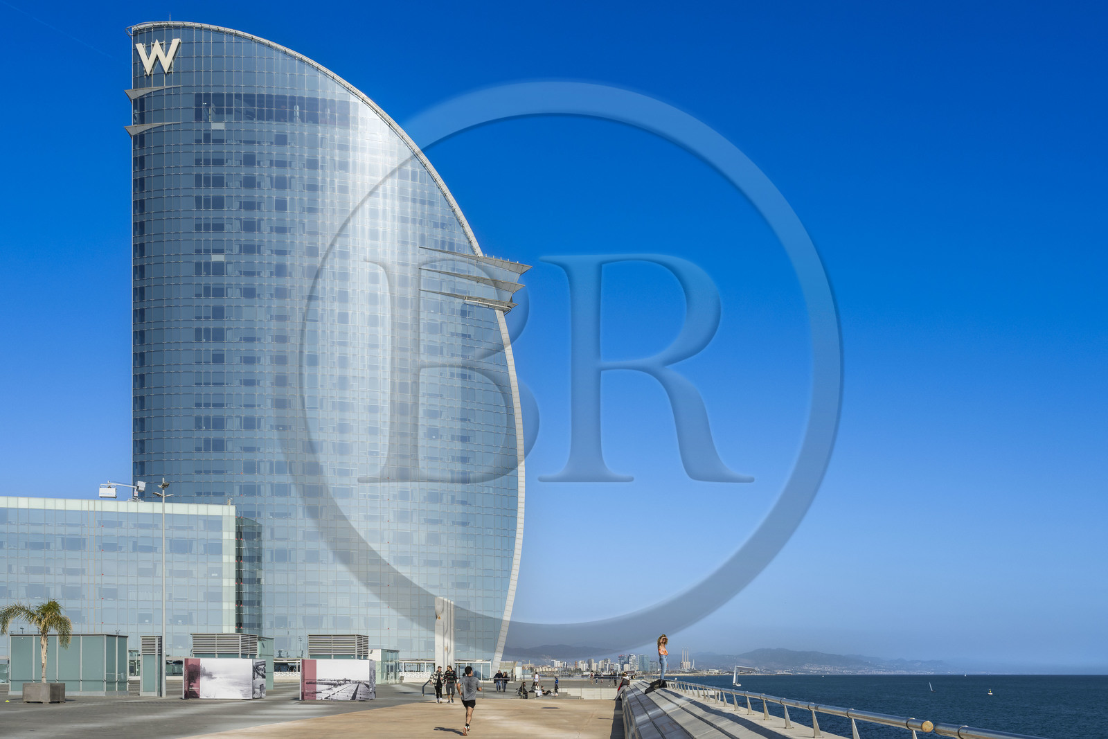 Espagne, Catalogne, Barcelone, La Barceloneta, Port Vell, l'Hotel W Barcelona de l'architecte Ricardo Bofill sur le front de mer