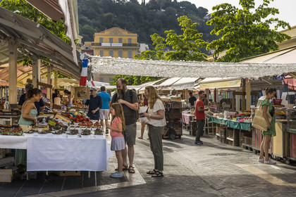 France, Alpes-Maritimes (06), Nice classée Patrimoine Mondial de l'UNESCO, le Vieux Nice, le marché du cours Saleya