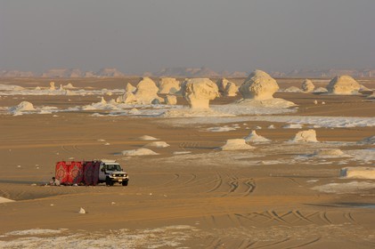 Egypt, Libyan Desert, bivouac in the White Desert North of Farafra