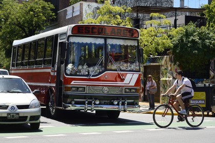 Argentine, Buenos Aires, quartier Palermo, bus scolaire au multiples peluches rue Gurruchaga