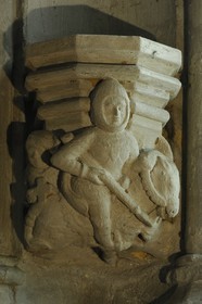 Royaume-Uni, Ecosse, Midlothian, Roslin, la Chapelle Rosslyn, statue d'un soldat chevauchant un ane
