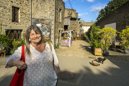 France, Finistère, Brest, Saint Malo in the Pontaniou valley below the Capucins plateau in the Recouvrance district, Mireille Cann guardian of rue Saint-Malo, one of the rare streets of Brest to have escaped the bombings