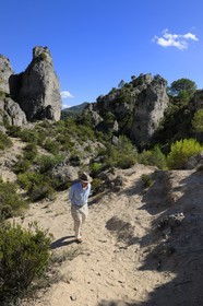 France, Hérault (34), Cirque de Mourèze, rochers dolomitiques