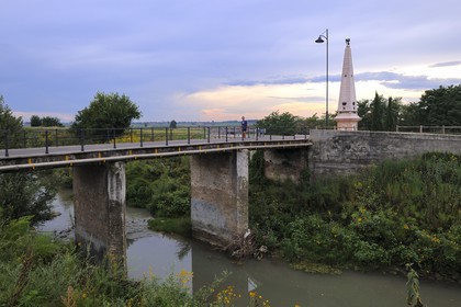 Italy, Verona province, Arcole, the Battle of Arcole or Battle of Arcola on the 15–17 November 1796 saw the victory of the french troup of Napoleon Bonaparte over Austrian army under Jozsef Alvinczi and the obelisk erected in 1810 on the right bank of the Alpone