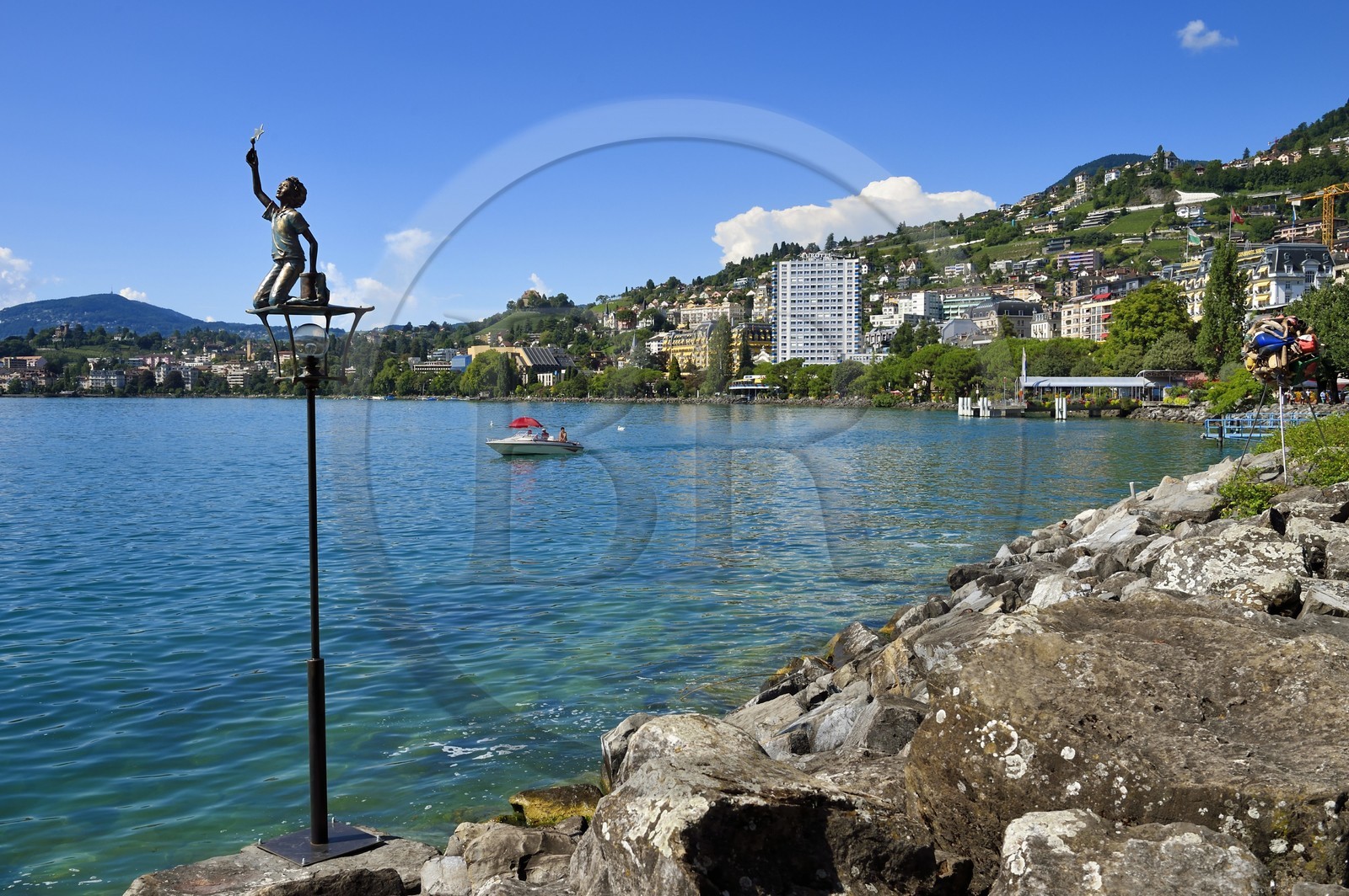 Switzerland, Canton of Vaud, Montreux, Contemporary Art sculpture on the banks of Lake Geneva (Lac Leman),