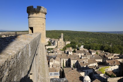 France, Gard (30), Uzès, cathédrale Saint-Théodorit et la tour Fenestrelle vus depuis la tour Bermonde du Duché