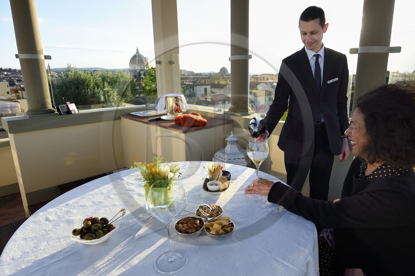 Italie, Toscane, Florence, centre historique classé Patrimoine Mondial de l'UNESCO, Palazzo Della Gherardesca, palace 5 étoiles Four Seasons Hotel Firenze, diner au sommet d'une tour dominant la ville