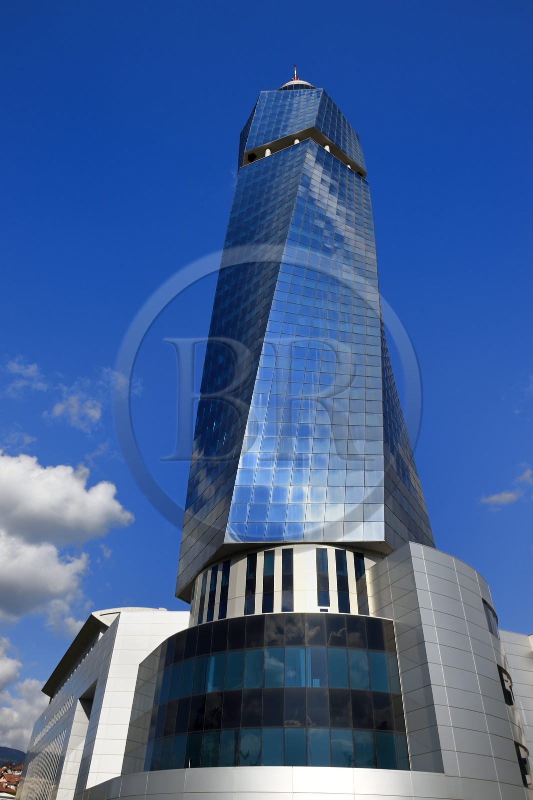 Bosnie-Herzégovine, Sarajevo, l'Avaz Twist Tower, le plus haut gratte-ciel des Balkans