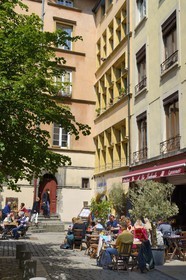 France, Rhône (69), Lyon, site historique classé Patrimoine Mondial de l'UNESCO, quartier de Saint-Paul dans le Vieux Lyon, place du Gouvernement et ses bouchons lyonnais