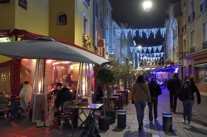 France, Meurthe-et-Moselle (54), Nancy, restauration en terrasse rue Gustave Simon lors de la fête de la Saint-Nicolas