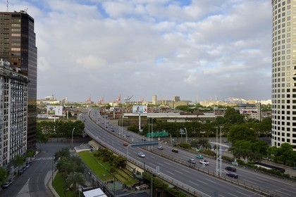 Argentine, Buenos Aires, l'autoroute U.Illia au nord de la ville, départ de la route Transamerica