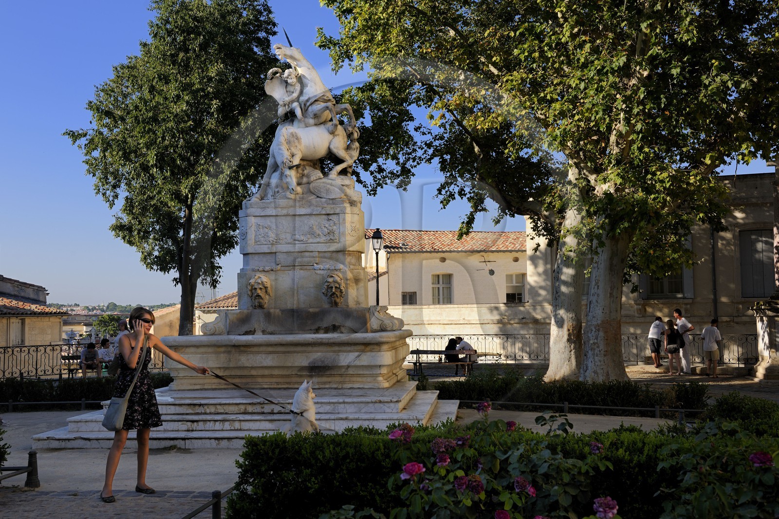 France, Hérault (34), Montpellier, centre historique, l'Ecusson, la fontaine aux licornes dans le jardin de la place du Canourgue
