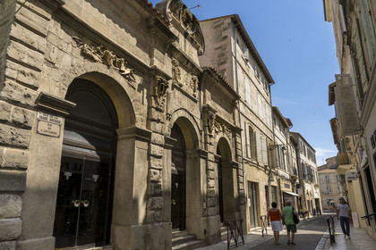 France, Bouches-du-Rhône (13), Arles, rue du 4 septembre, ancienne Grande Boucherie reconstruite en 1724 et décorée de têtes de boeufs et de moutons