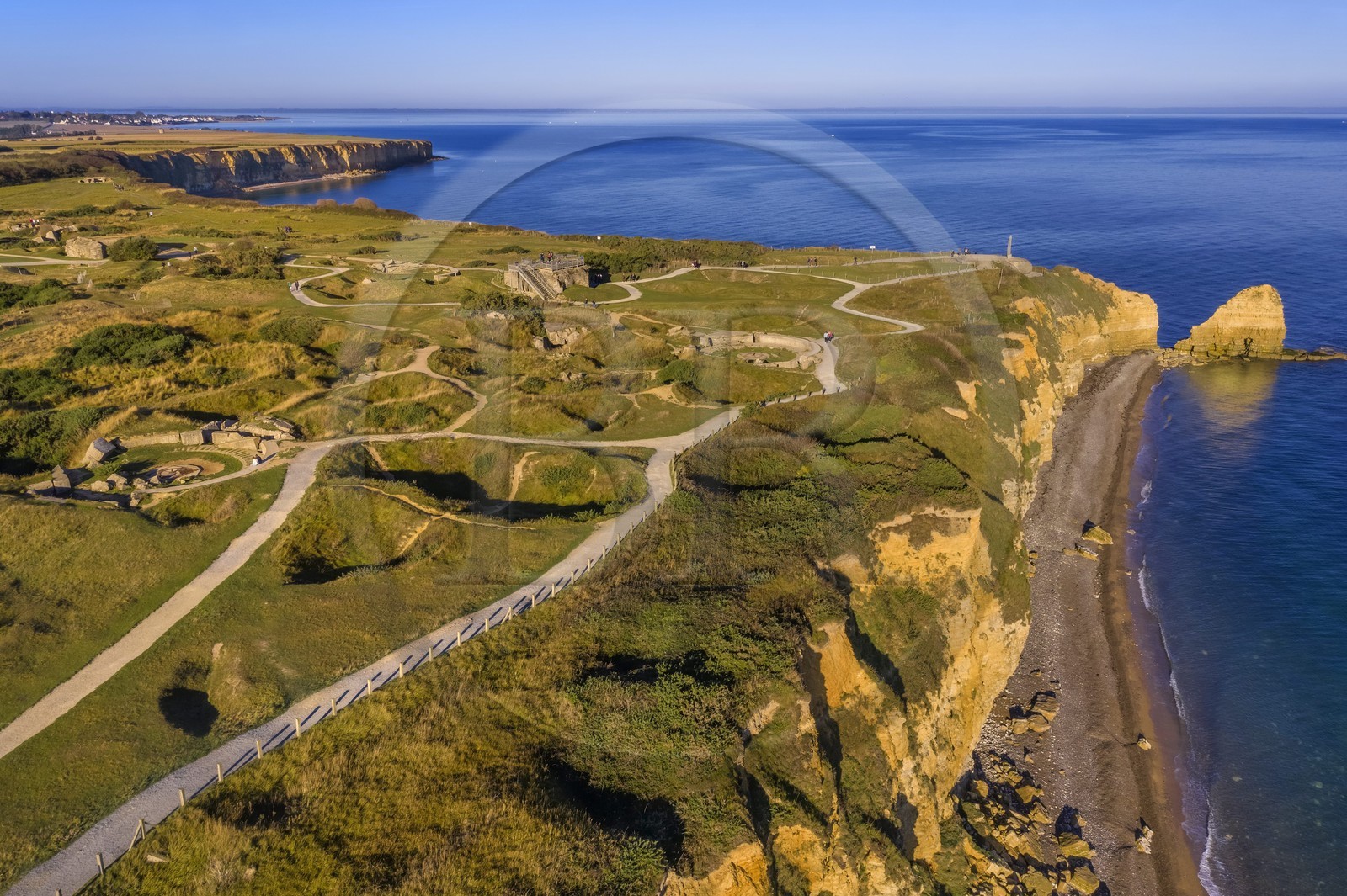 France, Calvados (14), Cricqueville-en-Bessin, la Pointe du Hoc, ruines des fortifications allemandes et les trous d'obus du débarquement du 6 juin 1944 lors de la seconde guerre mondiale (vue aérienne)