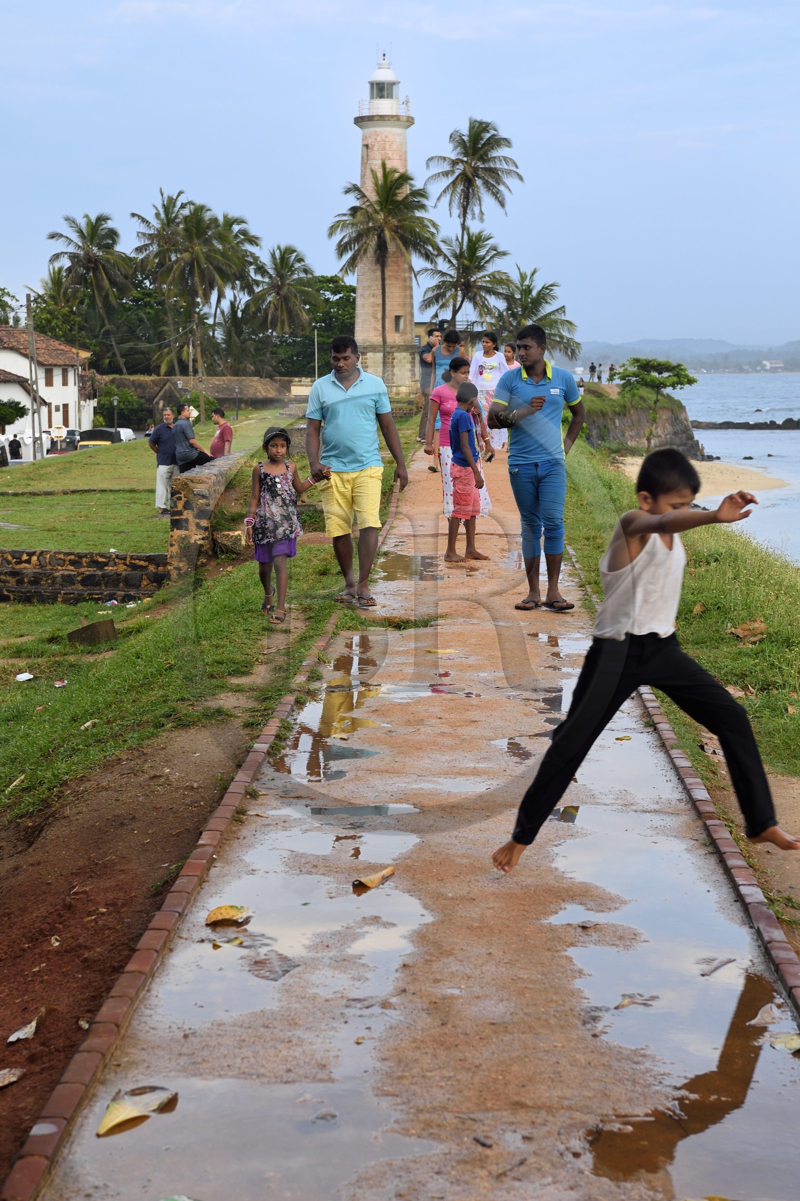 Sri Lanka, Province du Sud, Fort de Galle, classé Patrimoine Mondial de l'UNESCO, le phare sur les remparts maritimes