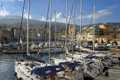 France, Haute-Corse (2B), Bastia, quartier de Terra-Vecchia, le Vieux-Port dominé par l'église Saint-Jean-Baptiste