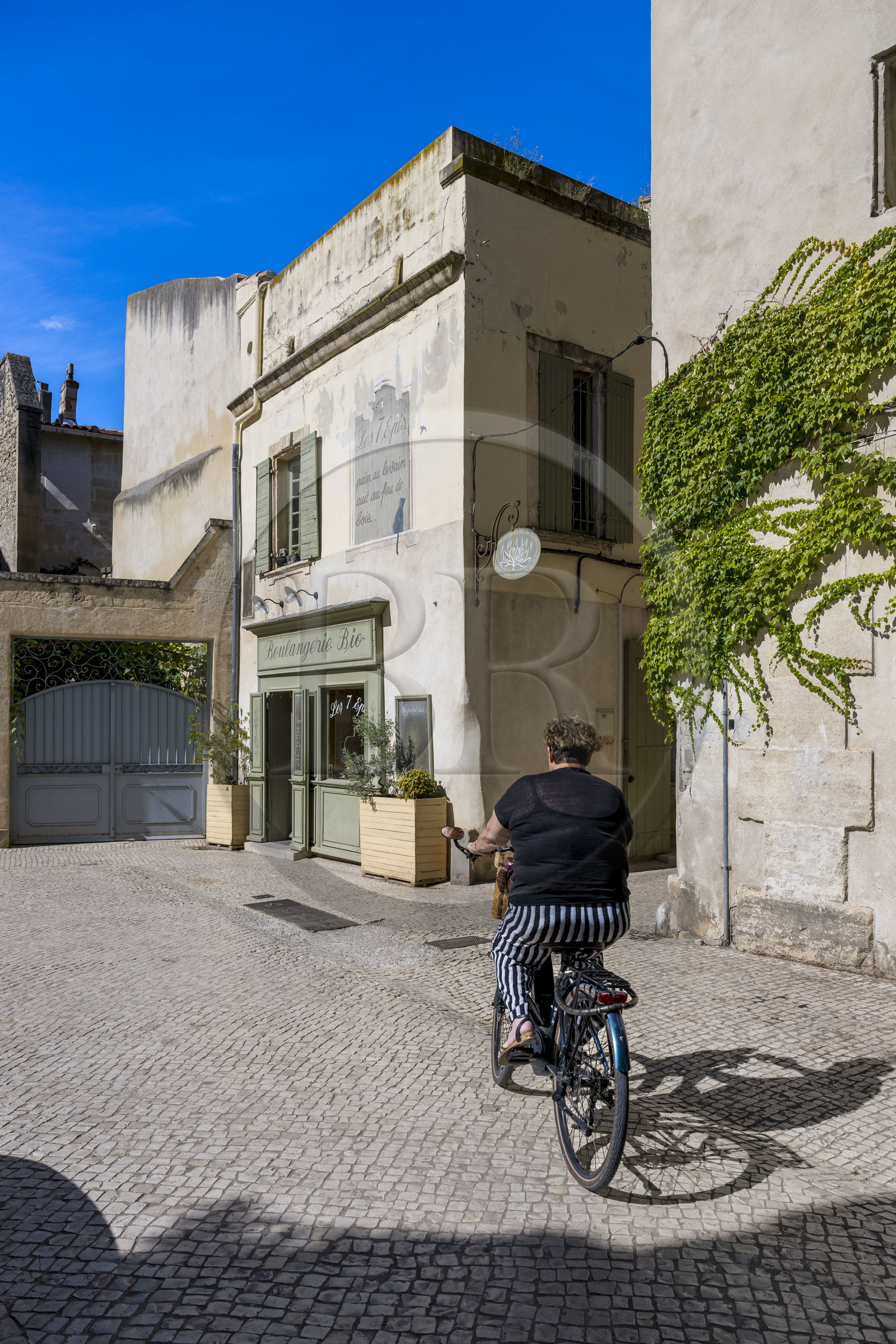 France, Bouches-du-Rhône (13), Tarascon, boulangerie Bio dans les rues de la vieille ville