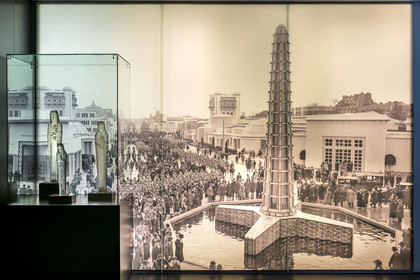 France, Bas-Rhin (67), Wingen-sur-Moder, le musée Lalique, à l'Exposition des arts industriels et décoratifs de Paris en 1925, René Lalique propose des œuvres monumentales telle que la Fontaine Les sources de la France