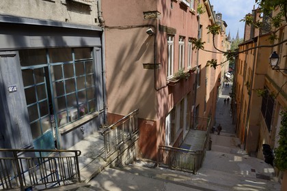 France, Rhône (69), Lyon, site historique classé Patrimoine Mondial de l'UNESCO, quartier de Saint-Paul dans le Vieux Lyon, Montée du Change qui prolonge la rue de la Loge