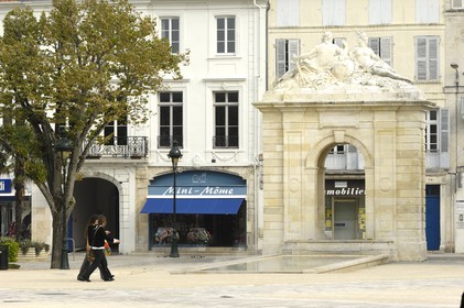 France, Charente-Maritime (17), Rochefort, la place Colbert
