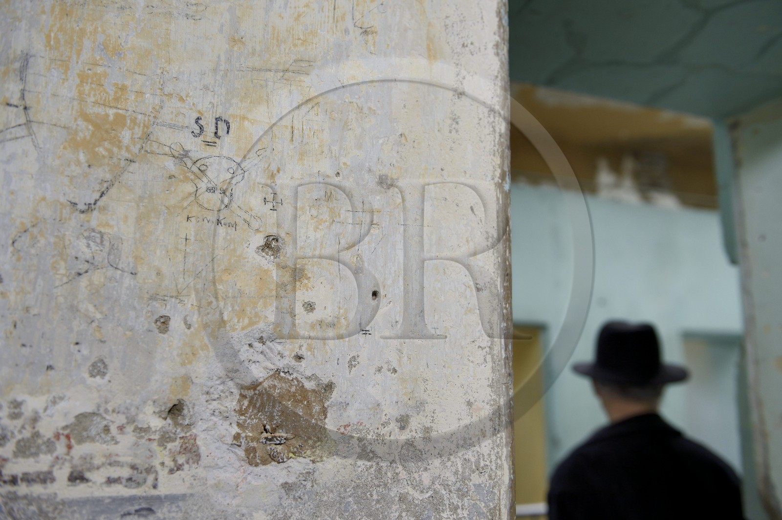 France, Rhône (69), Lyon, Mémorial Prison de Montluc, graffiti de prisonnier, on peut apercevoir le SD pour Sicherheitsdienst qui était le service de renseignements de la SS, une tête de mort accompagné des mots KomKom qui est la traduction de viens viens la seul chose que criait inlassablement un gardien virulent dont c'est devenu le surnom