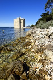 France, Alpes-Maritimes (06), Cannes, Iles de Lérins, Ile de Saint-Honorat, Abbaye de Lérins, ancien monastère fortifié élevé en 1073