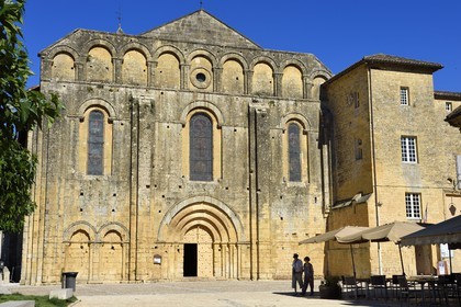 France, Dordogne (24), Périgord Noir, Le Buisson-de-Cadouin, église romane de l'ancienne abbaye cistercienne de Cadouin, étape sur le chemin de Compostelle, site classé Patrimoine Mondial de l'UNESCO