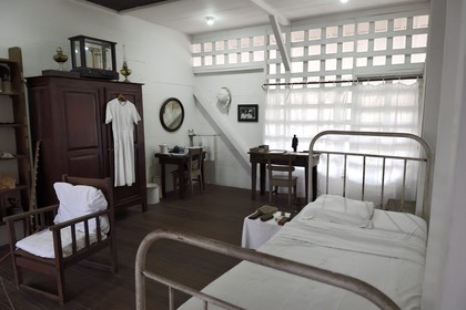Gabon, Province du Moyen-Ogooué, Lambaréné, l'ancien Hopital Albert Schweitzer devenu musée, chambre de Madame Hélène Schweitzer