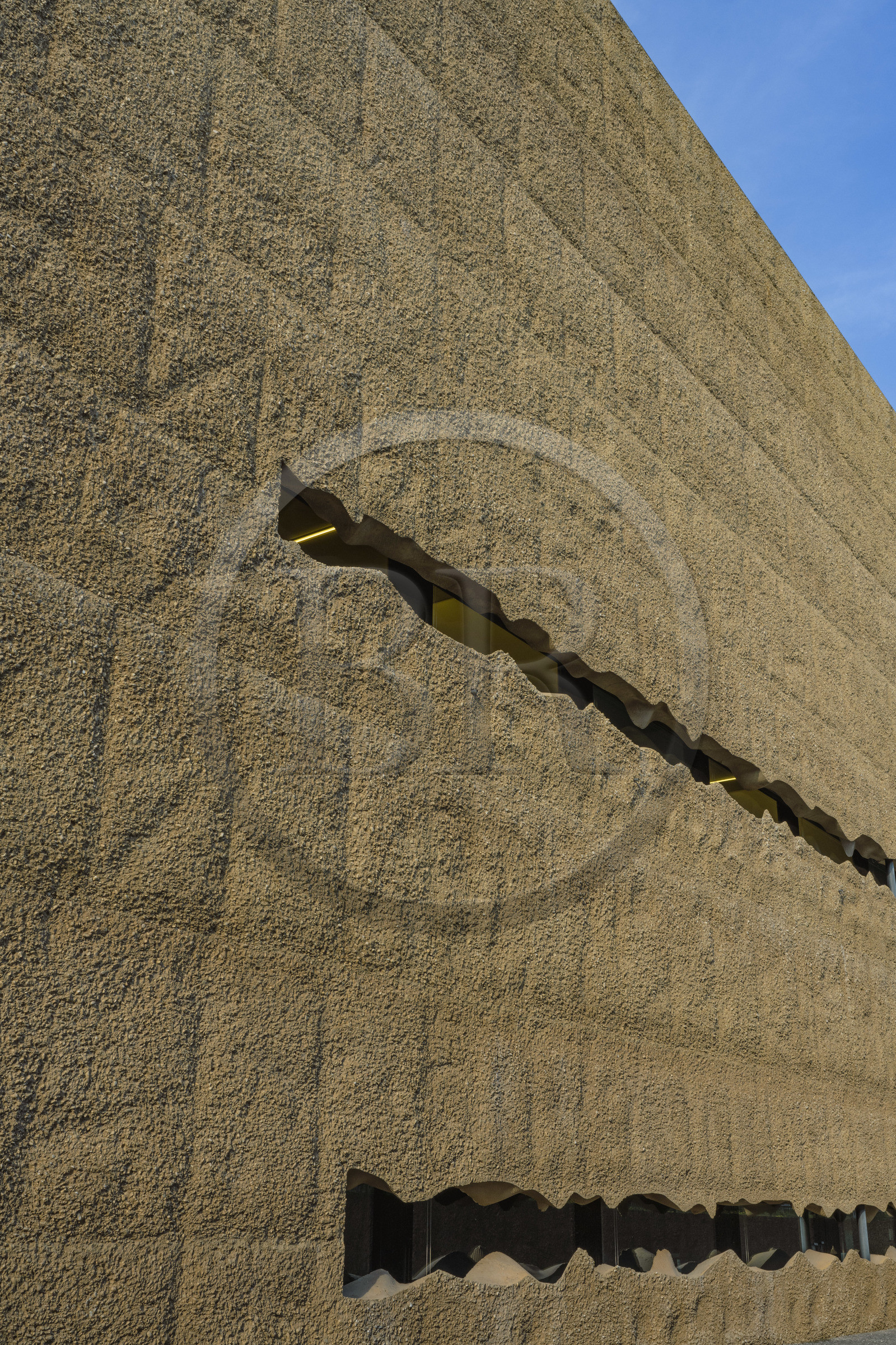 Suisse, Bâle, espace d'Art Schaulager des architectes Herzog et de Meuron, la façade extérieure