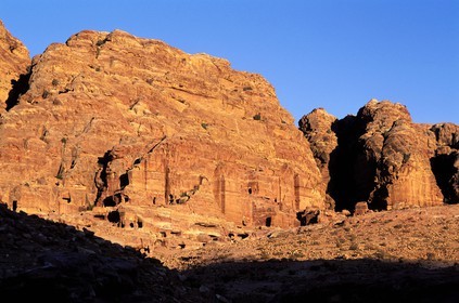 Jordanie, Petra, tombes qui font face au théâtre