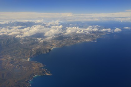 France, Haute-Corse (2B), la côte de la Balagne du désert des Agriates, avec la plage d'Ostriconi, à la presqu'ile de L'Ile Rousse (vue aérienne)
