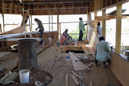 Sultanat d'Oman, gouvernorat de Ash Sharqiyah du Sud, ville et port de Sour, chantiers navals artisanaux de construction de boutres (dhows)